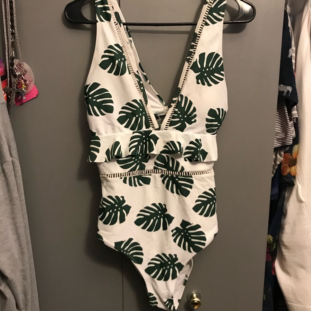 Cupshe one piece size large